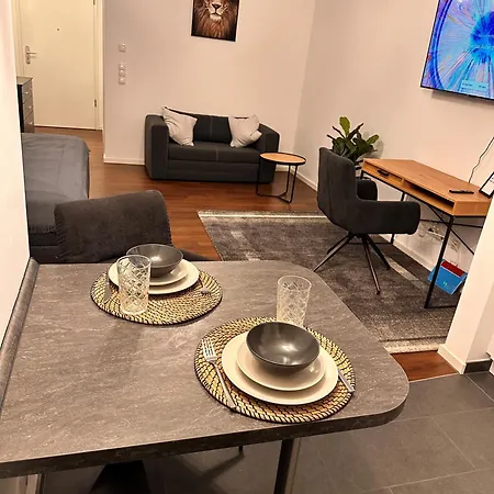 דירה Schoene Mit Terrasse